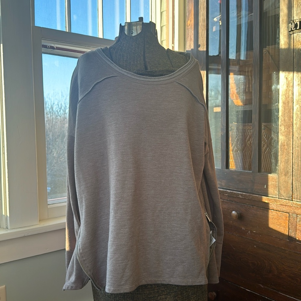 Black swan, zipper long sleeve shirt.